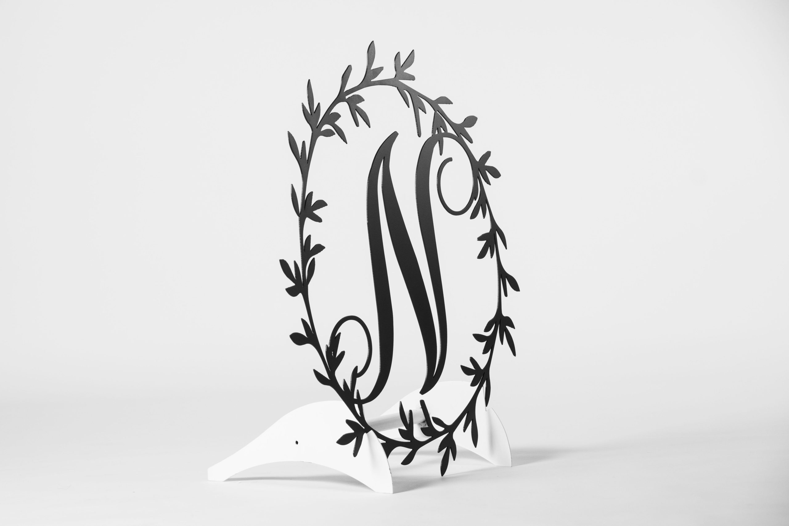 Wreath_mono_3.jpg Wreath_mono_3.jpg